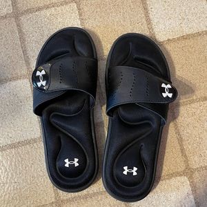 Women’s Under Armour slides-gel insole